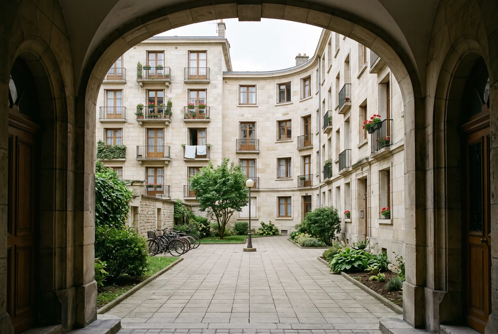 Cour intérieure d'un immeuble à Caen
